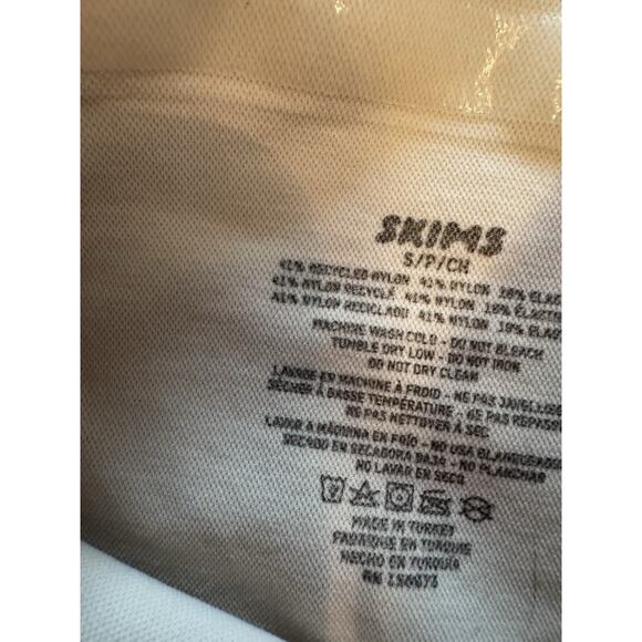 Skims Nude Thongs 2 Pairs size small NEW - Picture 5 of 12